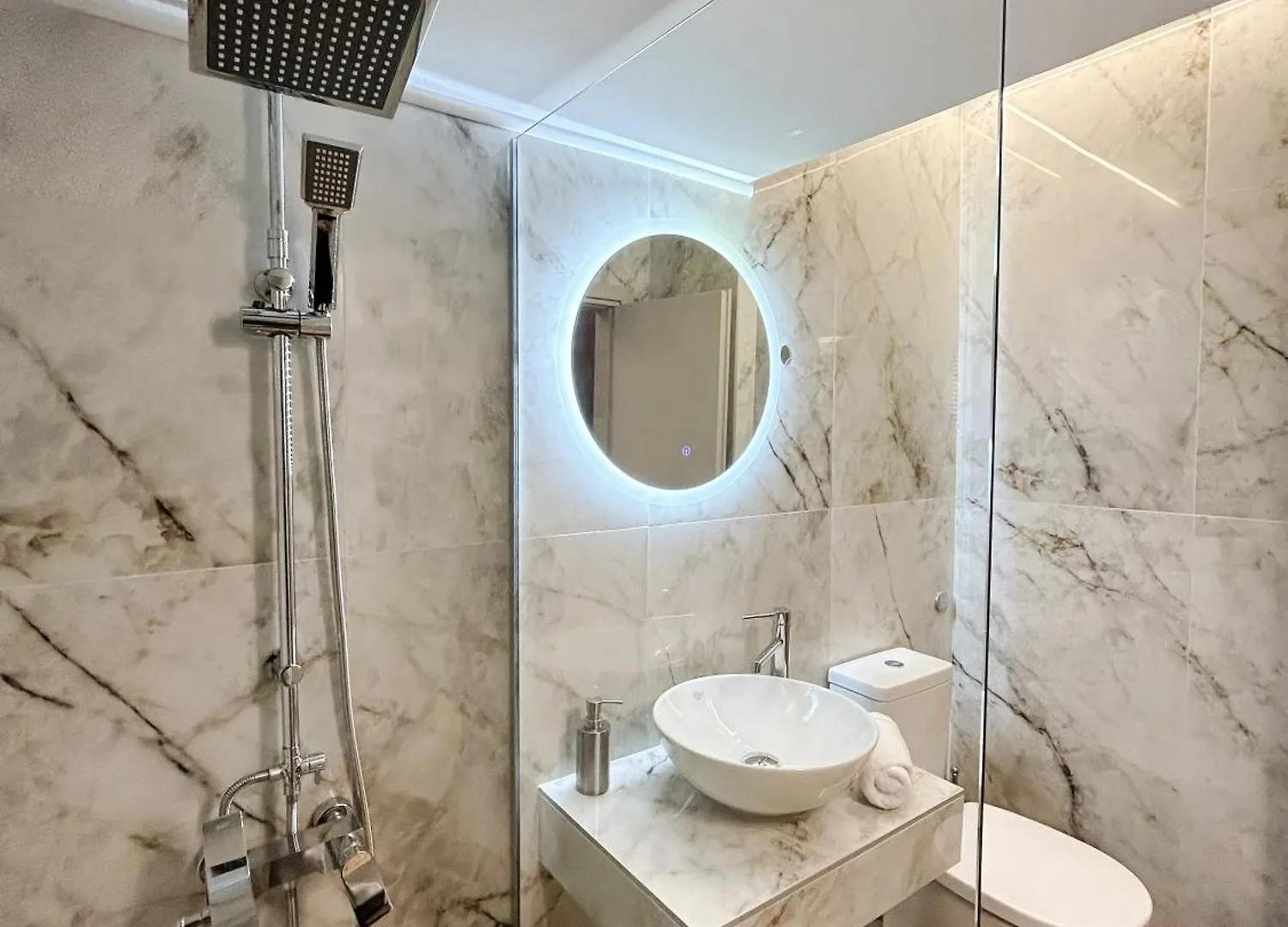 Hyperion Premium Suite Thessaloniki Greece